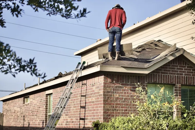 Professional roofer working on a residential roof in Ontarioville